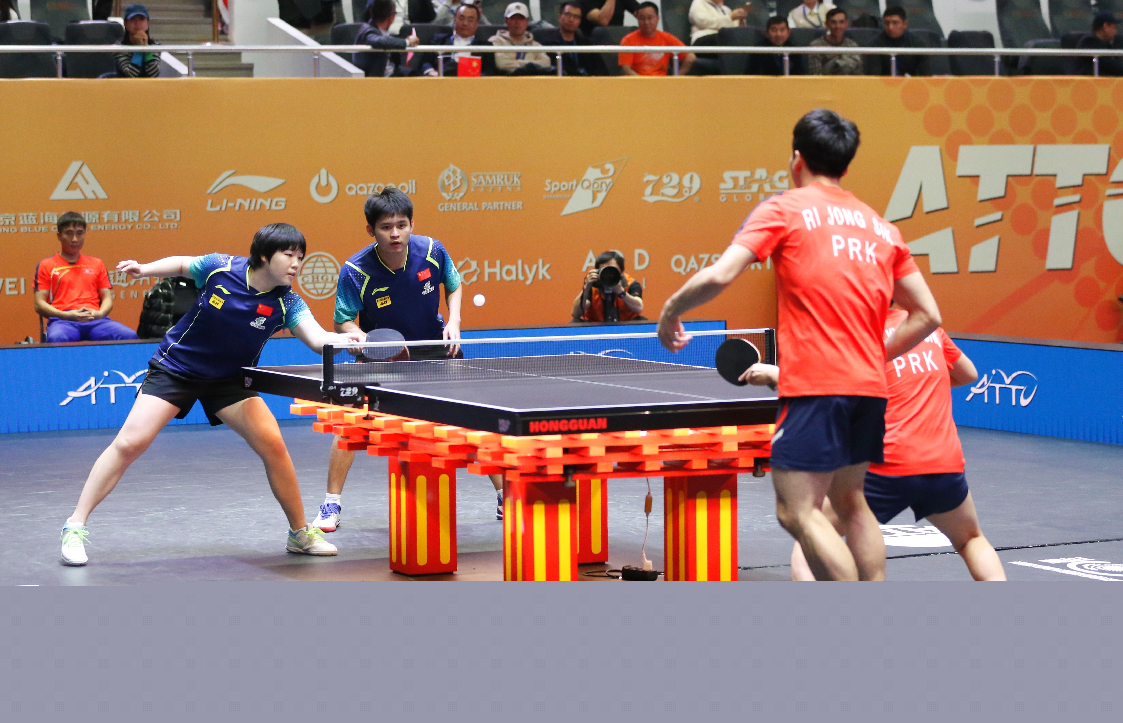 而日本队则 而日本队则