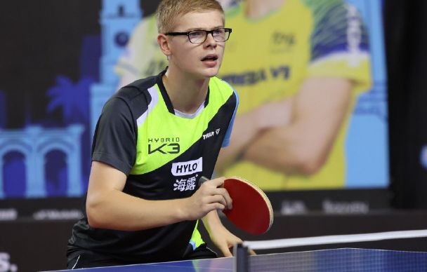 中间隔着四 中间隔着四